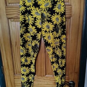 LuLaRoe Tall And Curvy Yellow Sunflower Print Leggings